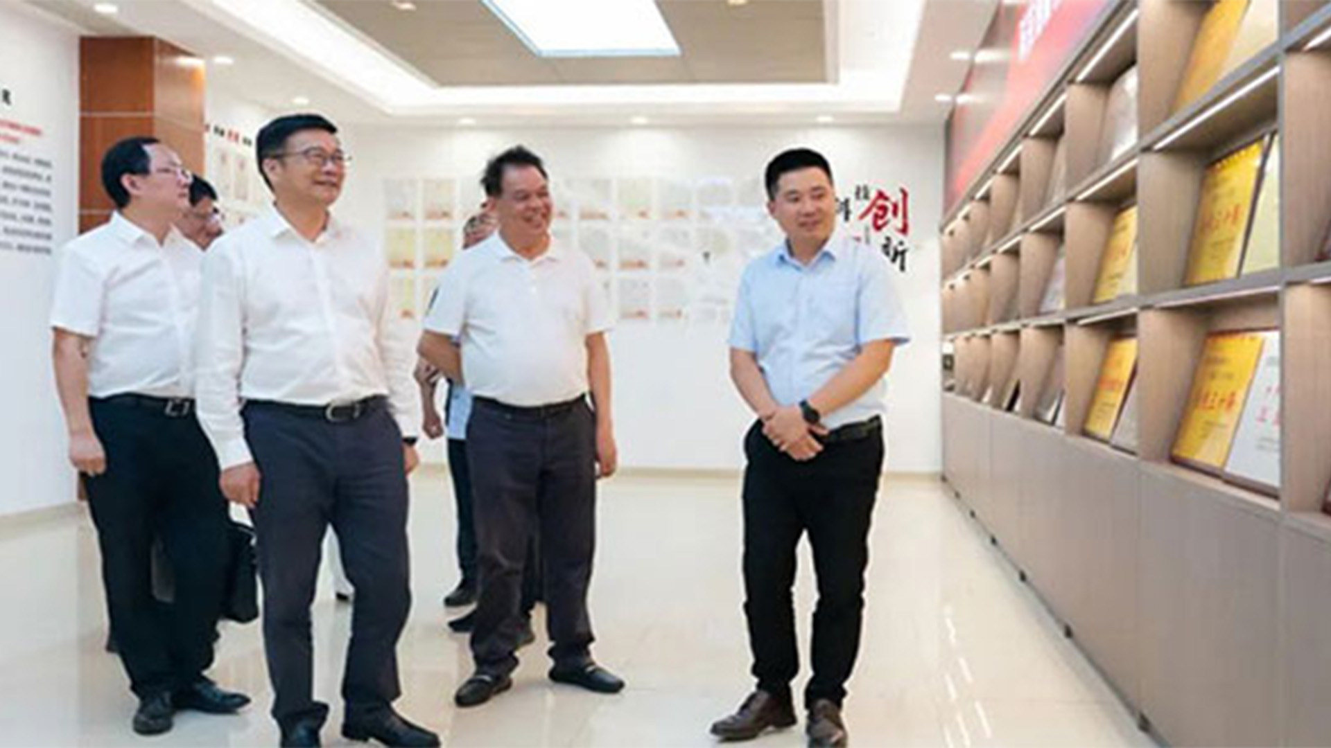 溫州灣新區(qū)黨工委書記、管委會主任周一富走訪浙江石化閥門有限公司